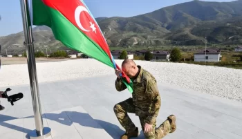 Şanlı Azərbaycan bayrağı ölkəmizin hər yerində olduğu kimi Xocalıda da vüqarla dalğalanır     