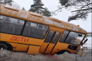 Rusiyada uşaqları daşıyan avtobus xəndəyə aşıb, 17 nəfər xəsarət alıb