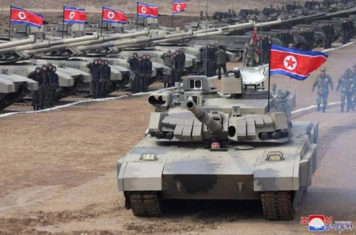 Şimali Koreya yeni tankını nümayiş etdirib